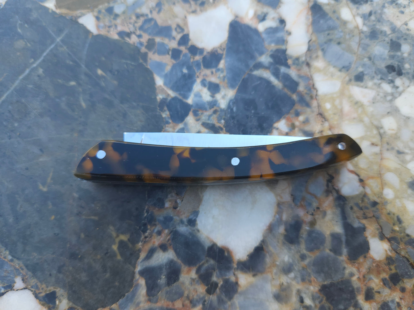 Le Thiers Folding Knife by Roger Orfèvre — Tortoiseshell-Effect Resin Handle | 12C27 | Thiers