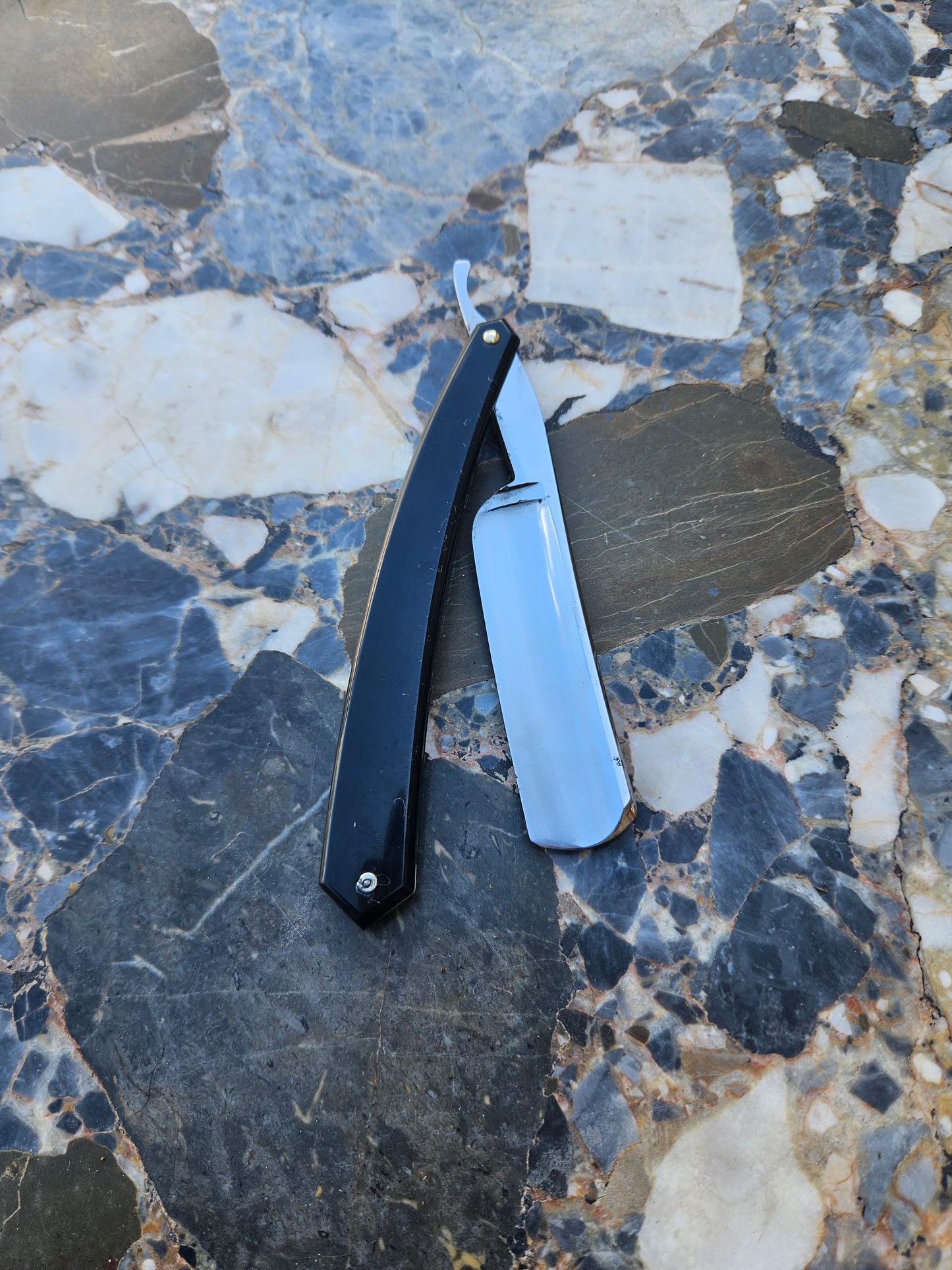 Vintage French Straight Razor — R. Noalhat Thiers | Cambrinus Gold Blade | Black Handle