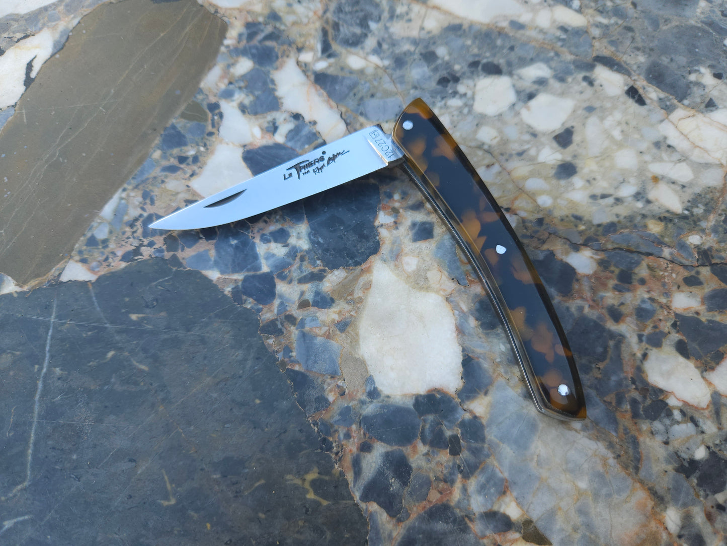 Le Thiers Folding Knife by Roger Orfèvre — Tortoiseshell-Effect Resin Handle | 12C27 | Thiers
