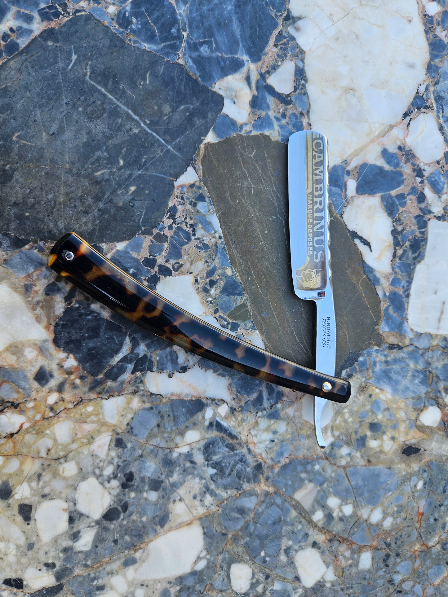 Vintage French Straight Razor — R. Noalhat Thiers | Cambrinus Blade | Tortoiseshell Handle