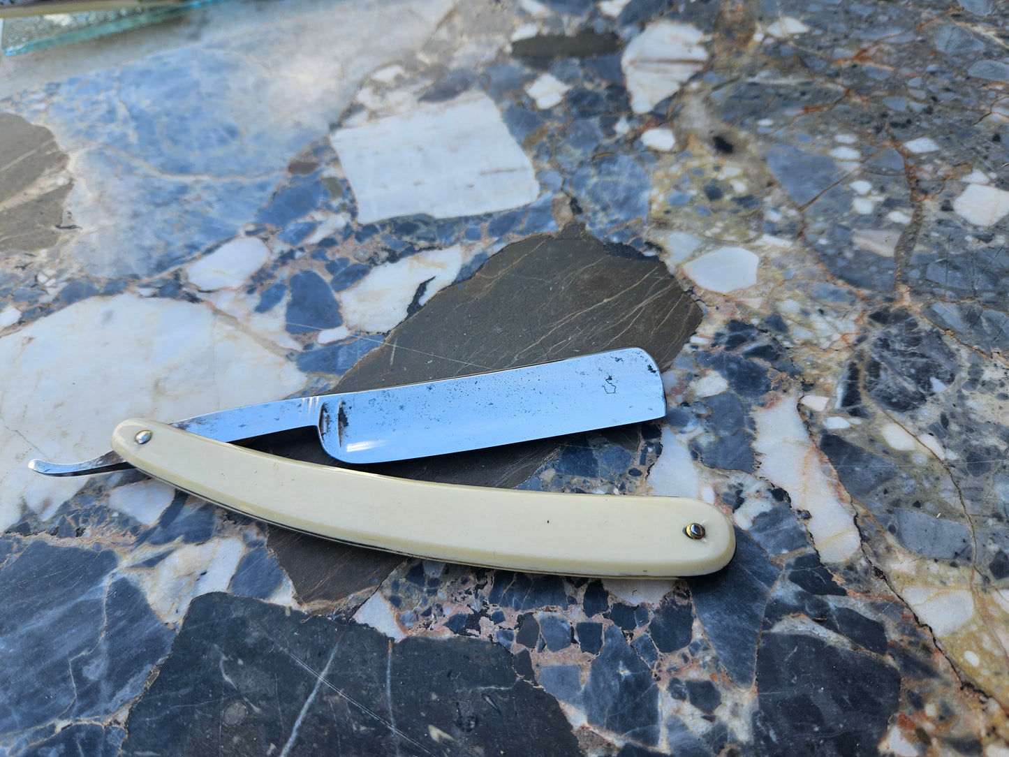 Vintage French Straight Razor — Le Thiernois | Ivory-Tone Handle | Made in Thiers