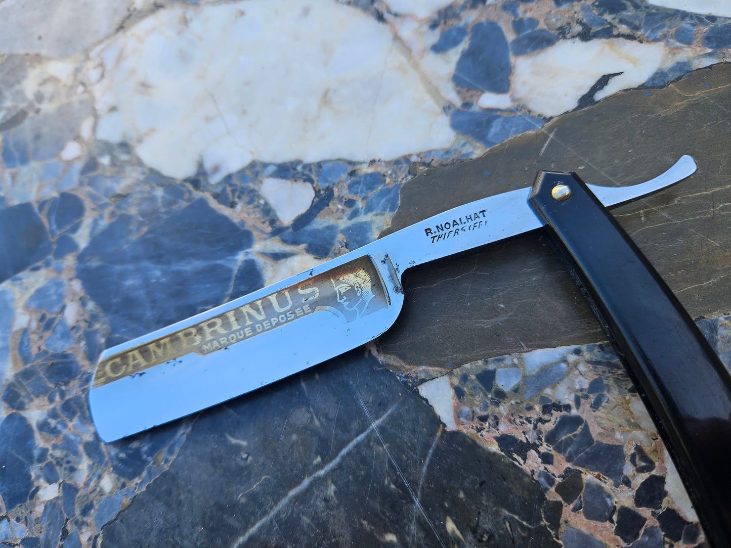 Vintage French Straight Razor — R. Noalhat Thiers | Cambrinus Gold Blade | Black Handle